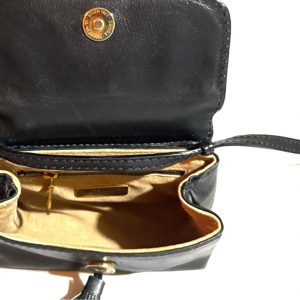 Bottega Veneta small Elegant Black Leather Crossbody Bag